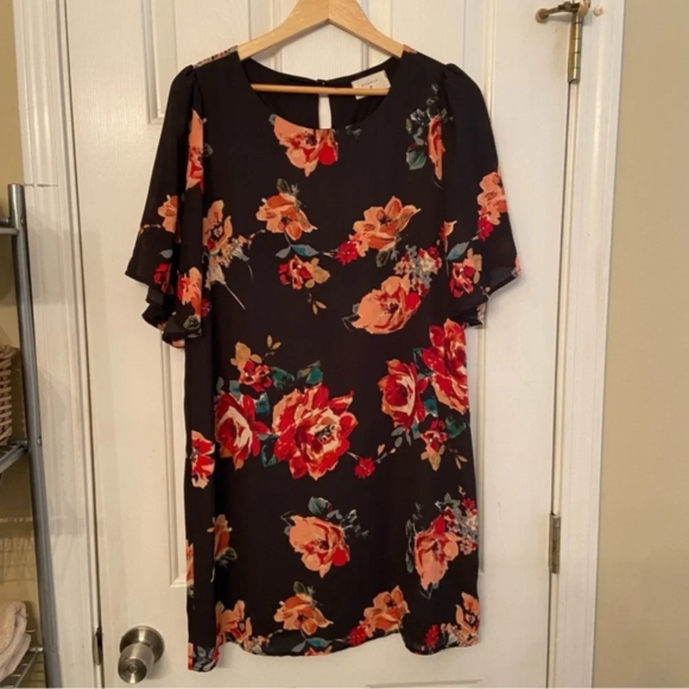 Everly Floral Bell Sleeve‎ Shift Dress Size M